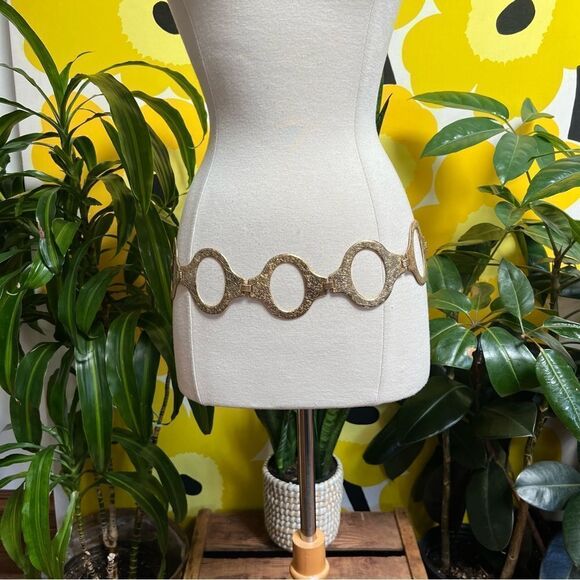 Chunky Oversized Vintage 1970s Groovy Embossed Egyptian Revival Chain Link Belt - Picture 8 of 16